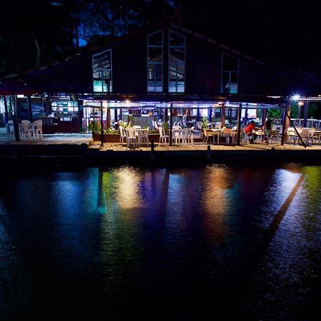 Hotel Y Restaurante Backpackers Rio Dulce Town Kültér fotó