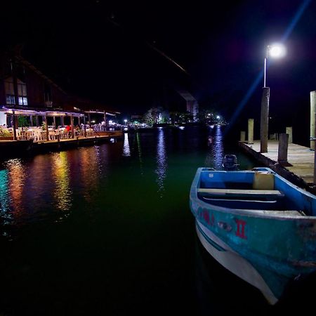 Hotel Y Restaurante Backpackers Rio Dulce Town Kültér fotó