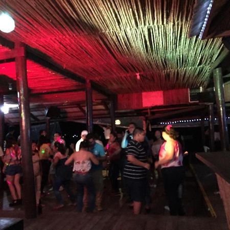Hotel Y Restaurante Backpackers Rio Dulce Town Kültér fotó