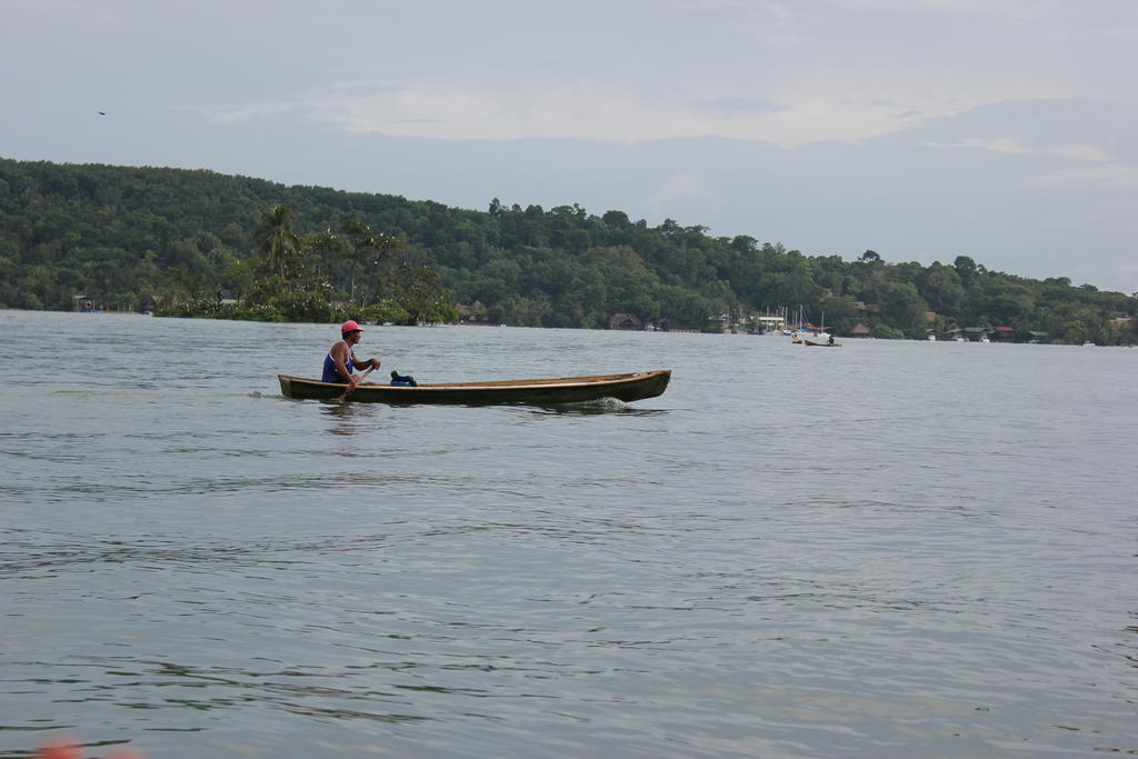 Hotel Y Restaurante Backpackers Rio Dulce Town Kültér fotó