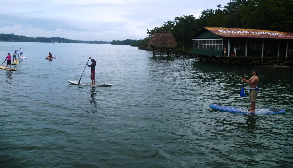 Hotel Y Restaurante Backpackers Rio Dulce Town Kültér fotó