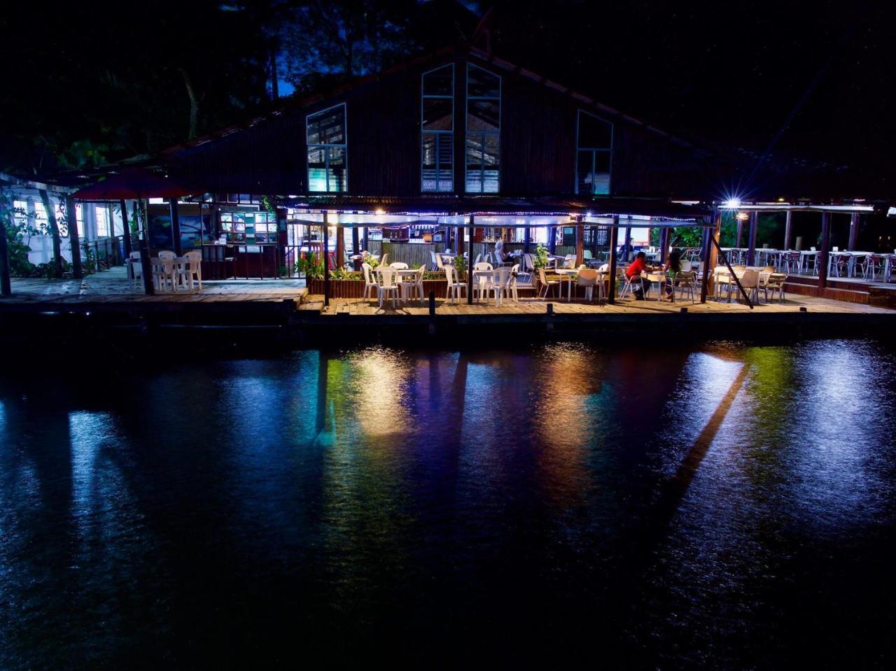 Hotel Y Restaurante Backpackers Rio Dulce Town Kültér fotó