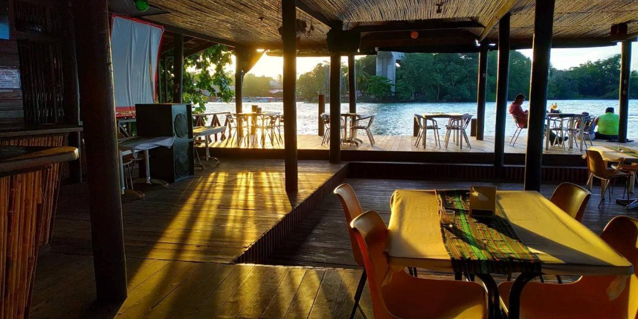 Hotel Y Restaurante Backpackers Rio Dulce Town Kültér fotó