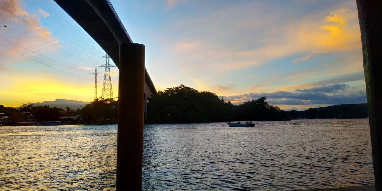 Hotel Y Restaurante Backpackers Rio Dulce Town Kültér fotó