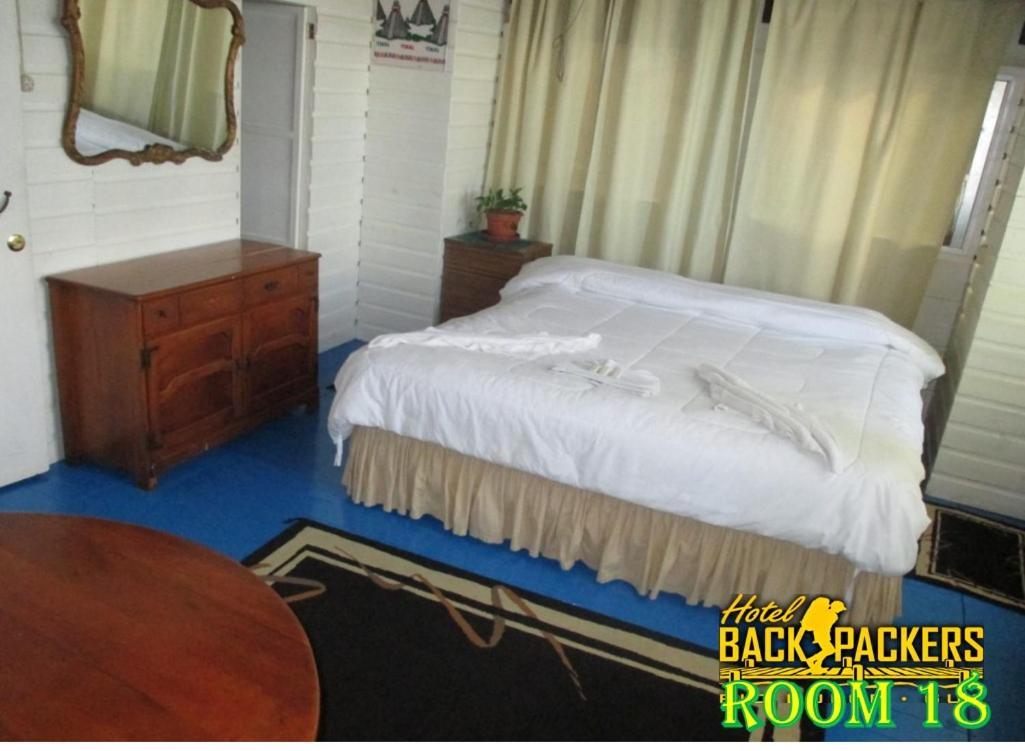 Hotel Y Restaurante Backpackers Rio Dulce Town Kültér fotó