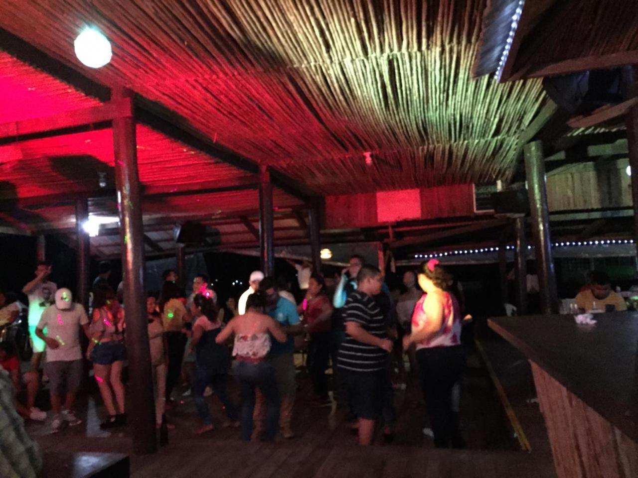 Hotel Y Restaurante Backpackers Rio Dulce Town Kültér fotó